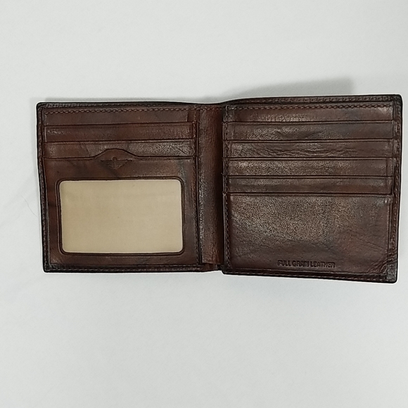 Dockers Other - 🎀EUC🎀 DOCKERS Leather Wallet